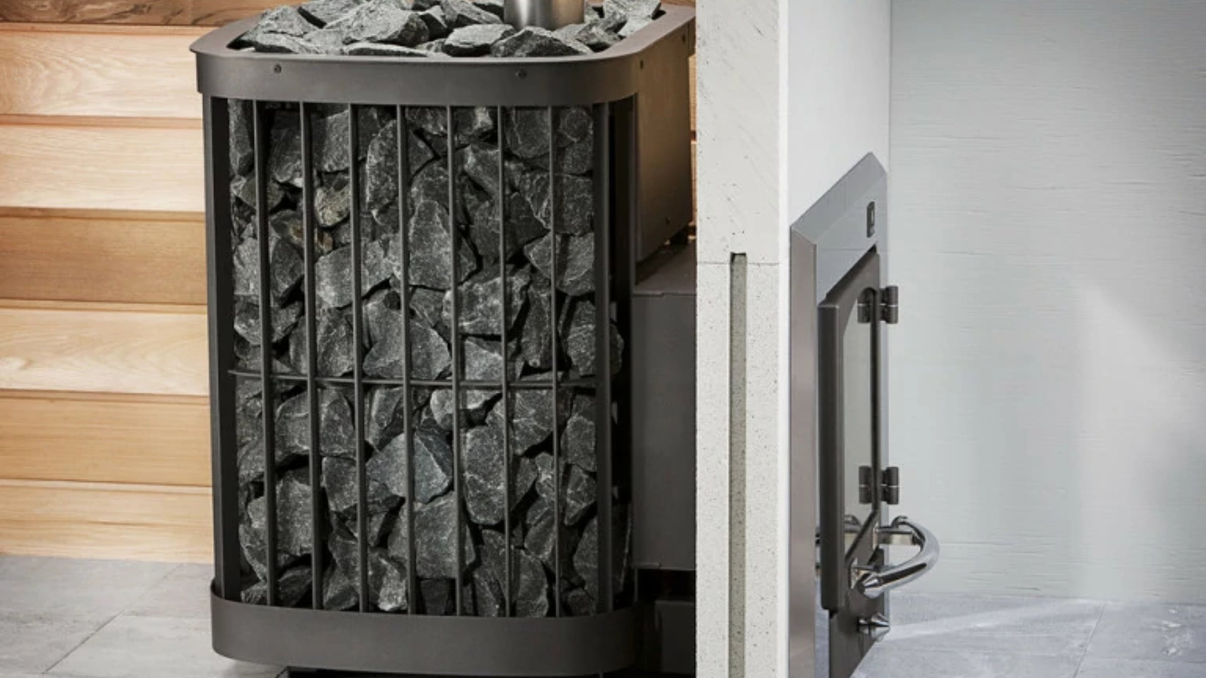 Puukiukaat tunneliluukulla